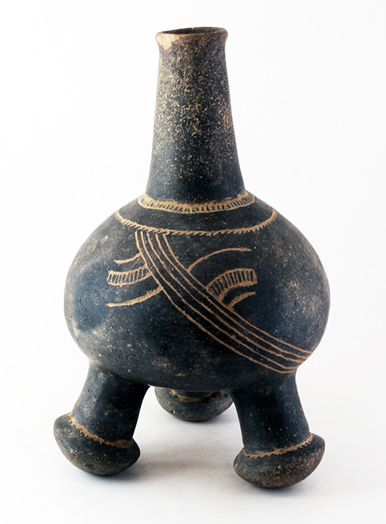 Engraved tripod bottle, shell-tempered pottery;  Caddo (historic), 1400-1500; John Fowler site (3HS20); Hodges 77-1 / 36-16