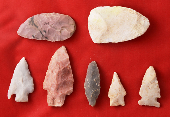 Projectile points made from novaculite.