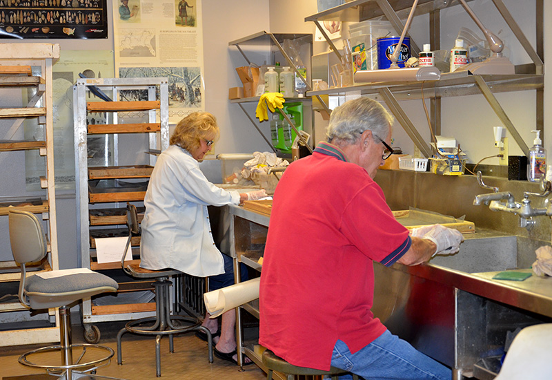 Society members Barbara and Ron Toothaker cleaning lithics from the Sargent Collection. 