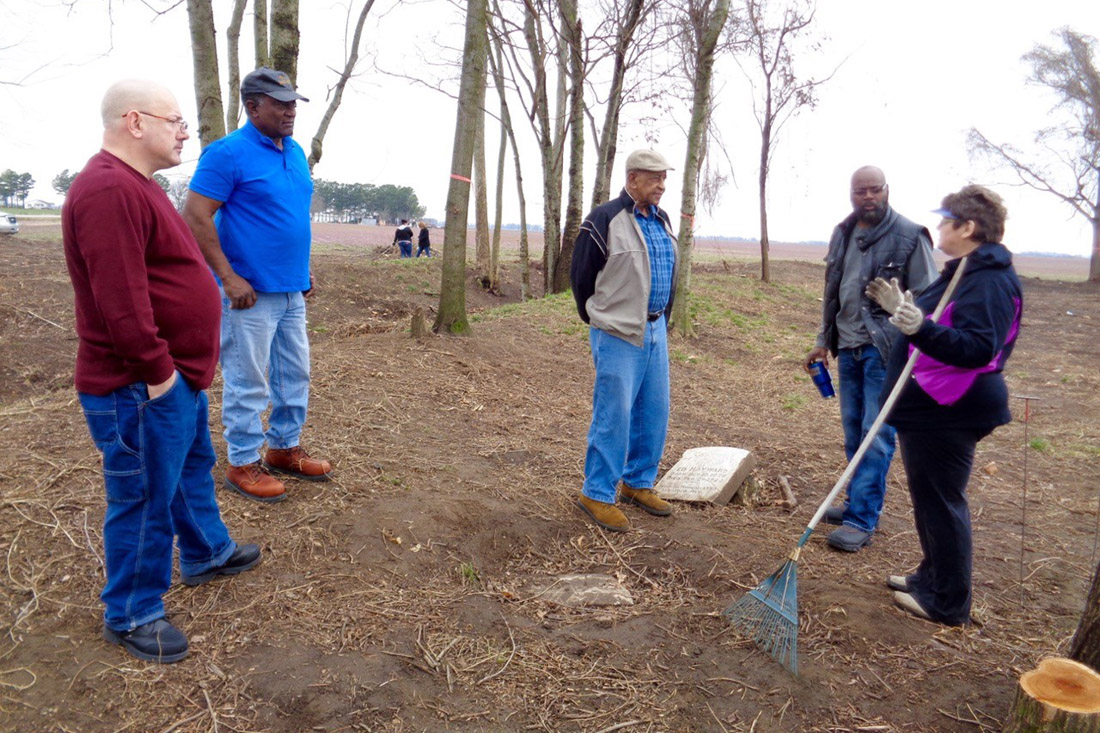 Brenda Hutcheson requested the Survey's assistance in preserving the historic Prairie Cemetery.  Photo by Nan Snider.