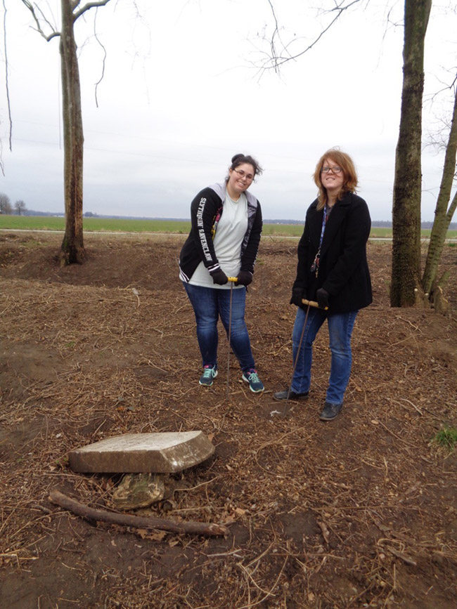 ASU students Sydney Russell and friend Brittany Dubose assisted the cemetery clean up crew. Photo by Nan Snider.