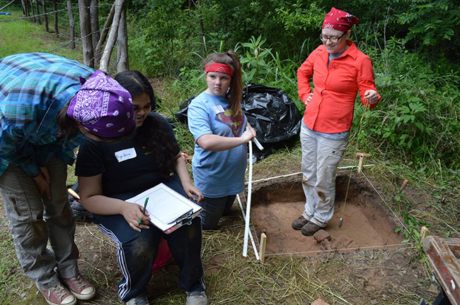 4-H youth learning to map an excavation unit at Hollywood Plantation in 2015.